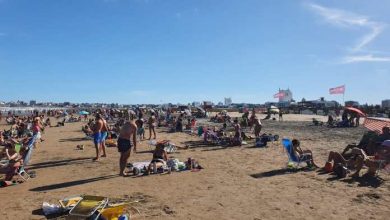 Photo of La playa, gran convocante de Mar del Plata en medio de una temporada «gasolera»
