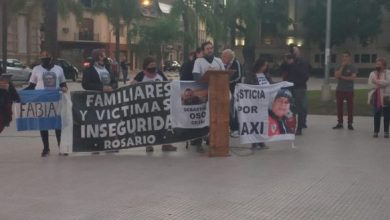 Photo of Inseguridad en Santa Fe: familiares de víctimas pidieron justicia frente a Casa de Gobierno
