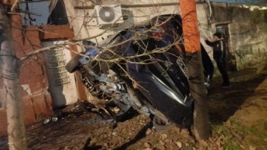 Photo of Robaron un auto, volcaron y se estrellaron contra una casa