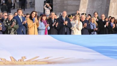 Photo of Perotti en el Día de la Bandera: “Construyamos juntos generando riqueza, ese es el camino al desarrollo”