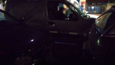 Photo of Un hombre se descompensó y chocó dos autos estacionados