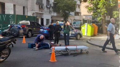 Photo of Choque entre auto y moto dejó a una mujer herida en pleno centro rosarino