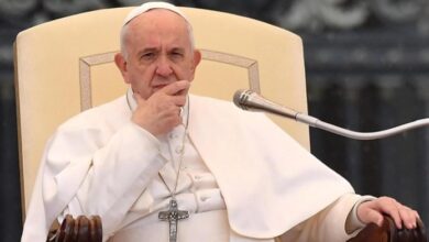Photo of El papa Francisco «mejora progresivamente» y permanecerá internado