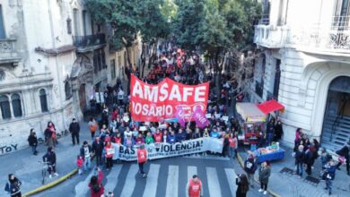 Photo of Los docentes marcharon por la violencia que azota a Rosario: “La situación es gravísima e insostenible”