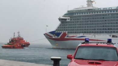 Photo of Los fuertes vientos sacudieron a un enorme crucero en Palma de Mallorca